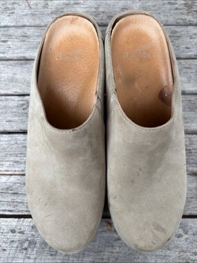 Dansko Taupe Nubuck Leather Mule Clogs Size 39 Wood Heel